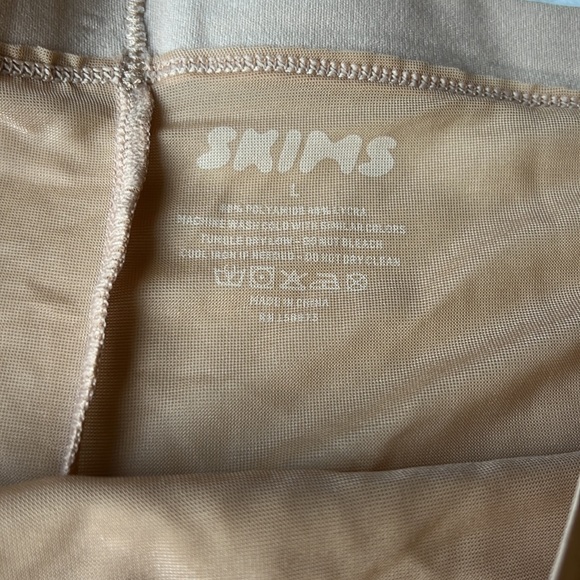 SKIMS Barely There Hi-Waist Sort w/Open Gusset - Picture 6 of 7